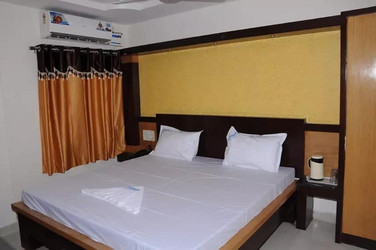 Dwaraka Residency Kakinada Ngoại thất bức ảnh